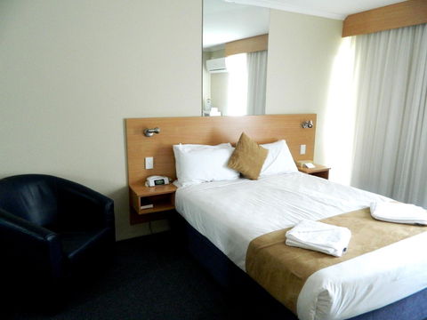 Ciloms Airport Lodge - Australian Directory 40