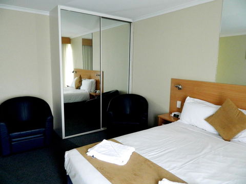 Ciloms Airport Lodge - Australian Directory 37