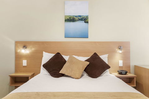 Ciloms Airport Lodge - Australian Directory 43