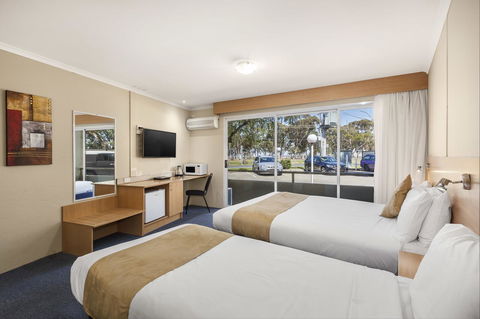 Ciloms Airport Lodge - Australian Directory 31