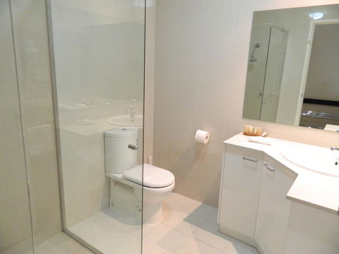 Ciloms Airport Lodge - Australian Directory 13
