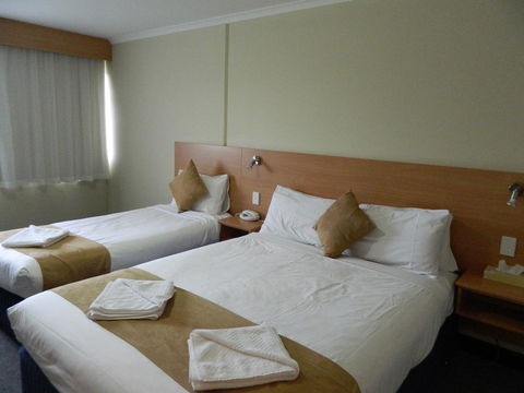 Ciloms Airport Lodge - Australian Directory 23