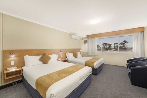 Ciloms Airport Lodge - Australian Directory 33