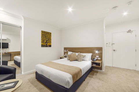 Ciloms Airport Lodge - Australian Directory 44