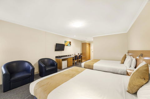 Ciloms Airport Lodge - Australian Directory 38