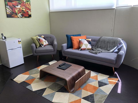 Ciloms Airport Lodge - Australian Directory 1