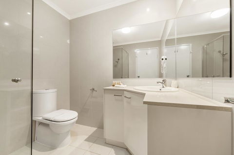 Ciloms Airport Lodge - Australian Directory 11