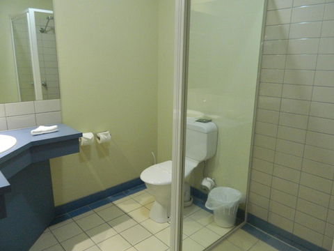 Ciloms Airport Lodge - Australian Directory 41