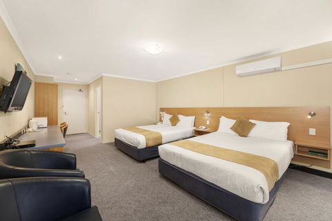Ciloms Airport Lodge - Australian Directory 35