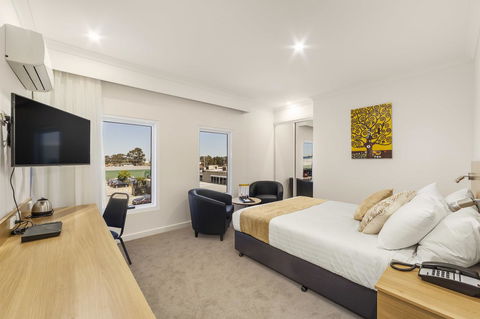 Ciloms Airport Lodge - Australian Directory 29