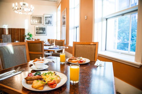 The Savoy Hotel On Little Collins Melbourne - Australian Directory 29