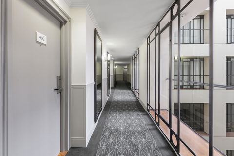 The Savoy Hotel On Little Collins Melbourne - Australian Directory 21