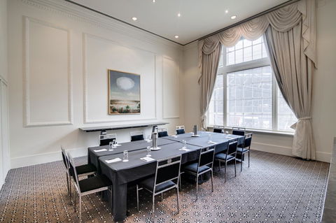 The Savoy Hotel On Little Collins Melbourne - Australian Directory 18