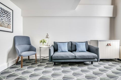 The Savoy Hotel On Little Collins Melbourne - Australian Directory 8
