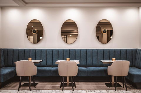 The Savoy Hotel On Little Collins Melbourne - Australian Directory 4