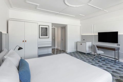 The Savoy Hotel On Little Collins Melbourne - Australian Directory 15