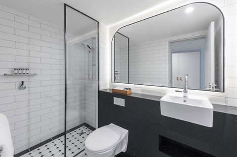 The Savoy Hotel On Little Collins Melbourne - Australian Directory 14