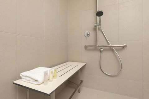 Ibis Melbourne Central - Australian Directory 34