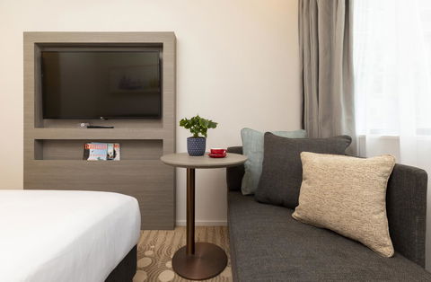 Ibis Melbourne Central - Australian Directory 42