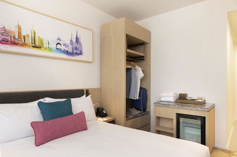 Ibis Melbourne Central - Australian Directory 25