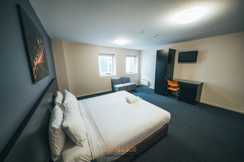Nomads Melbourne Backpackers - Australian Directory 22