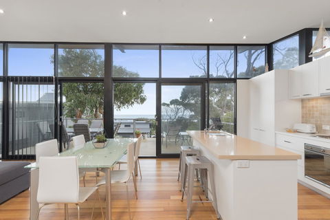 Ocean View Treetops Retreat - Australian Directory 12