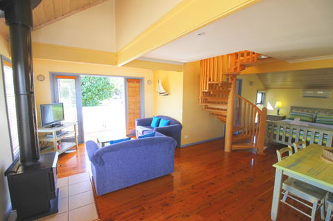Rayville Boat Houses - Australian Directory 3