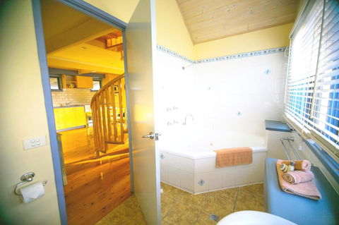 Rayville Boat Houses - Australian Directory 29