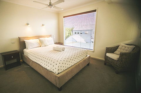 Rayville Boat Houses - Australian Directory 10