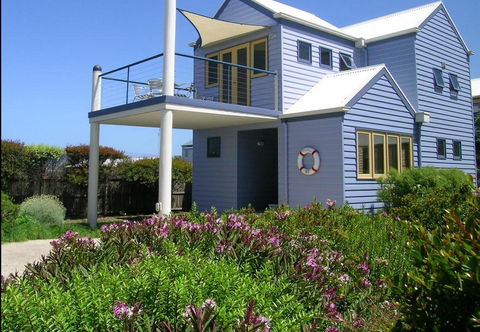 Rayville Boat Houses - Australian Directory 1