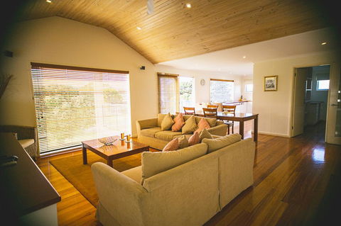 Rayville Boat Houses - Australian Directory 8