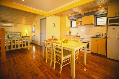 Rayville Boat Houses - Australian Directory 28