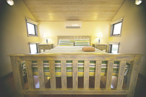 Rayville Boat Houses - Australian Directory 22