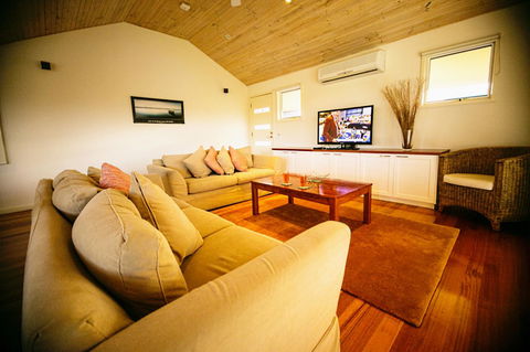 Rayville Boat Houses - Australian Directory 7
