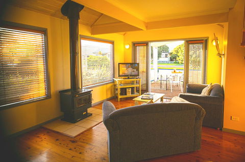 Rayville Boat Houses - Australian Directory 4