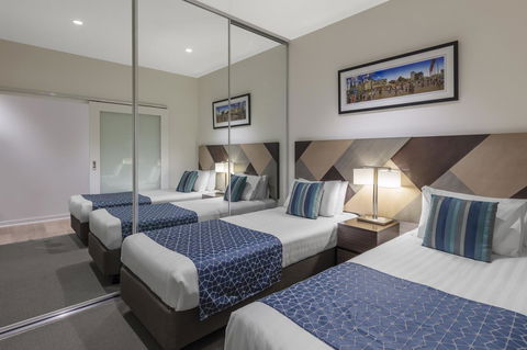 Wyndham Hotel Melbourne - Australian Directory 34