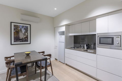 Wyndham Hotel Melbourne - Australian Directory 9