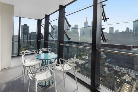 Wyndham Hotel Melbourne - Australian Directory 33