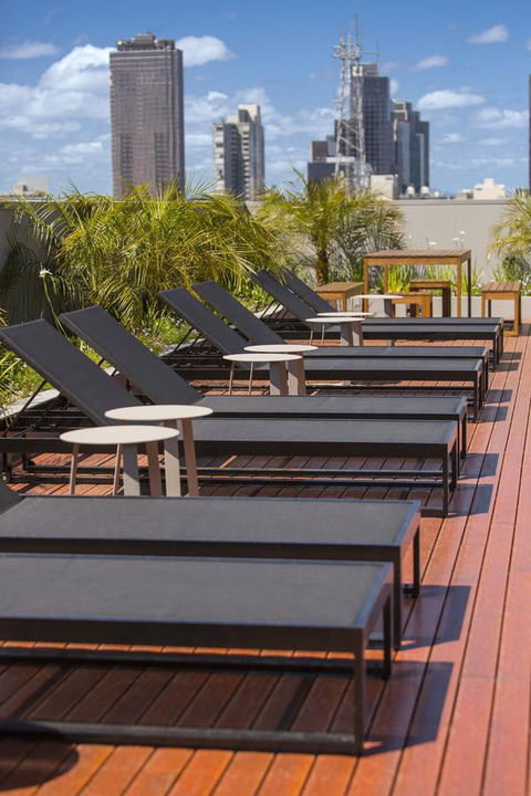 Wyndham Hotel Melbourne - Australian Directory 11