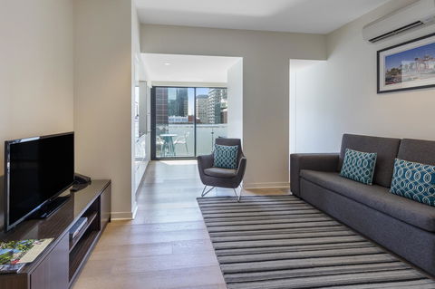 Wyndham Hotel Melbourne - Australian Directory 30