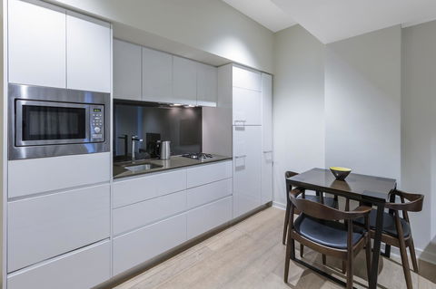 Wyndham Hotel Melbourne - Australian Directory 32