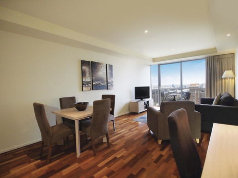 Oaks Melbourne On Lonsdale Suites - Australian Directory 2