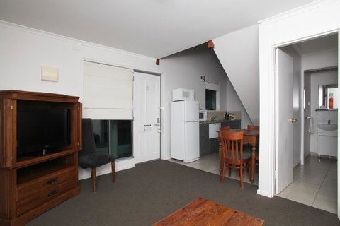 Quality Inn & Suites The Menzies - Australian Directory 26