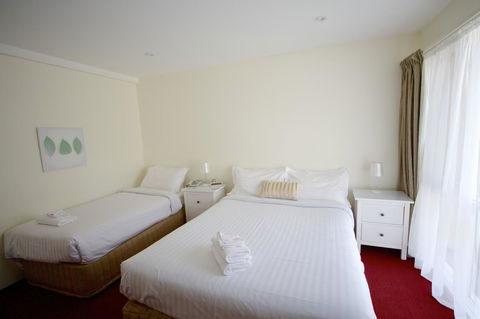 Sanctuary House Resort Motel - Australian Directory 22