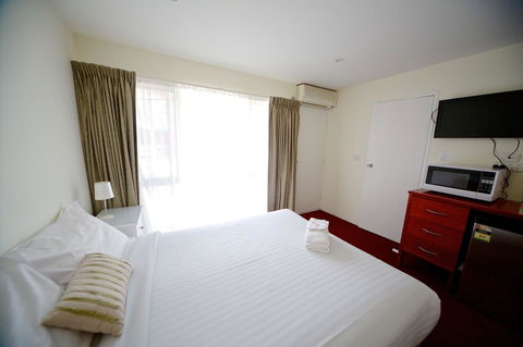 Sanctuary House Resort Motel - Australian Directory 5