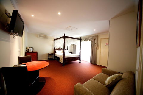 Sanctuary House Resort Motel - Australian Directory 10