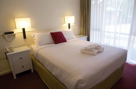 Sanctuary House Resort Motel - Australian Directory 9