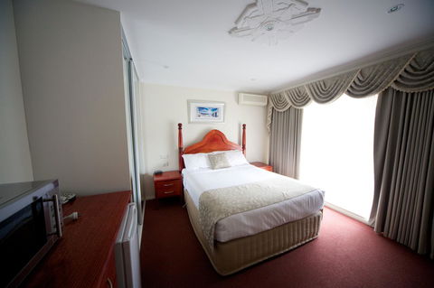 Sanctuary House Resort Motel - Australian Directory 8