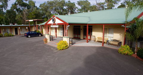 Sanctuary House Resort Motel - Australian Directory 0