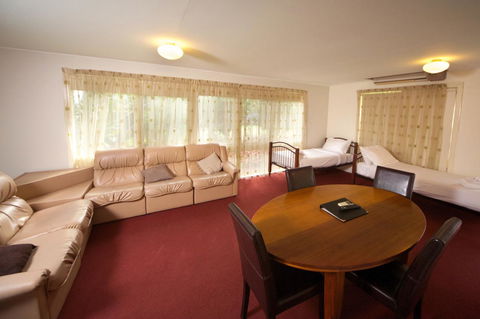 Sanctuary House Resort Motel - Australian Directory 15